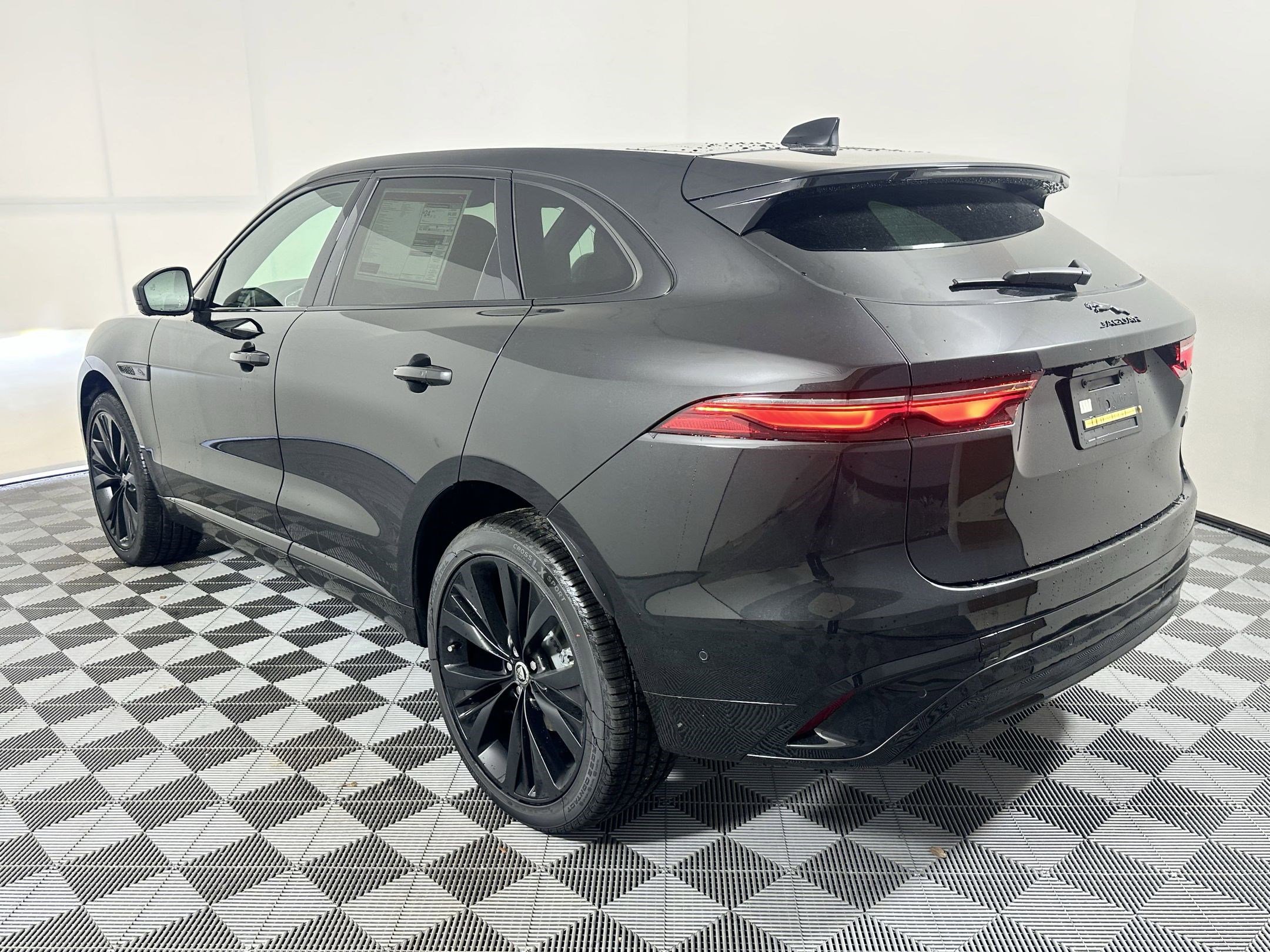 Used 2026 Jaguar F-PACE R-Dynamic S image 3