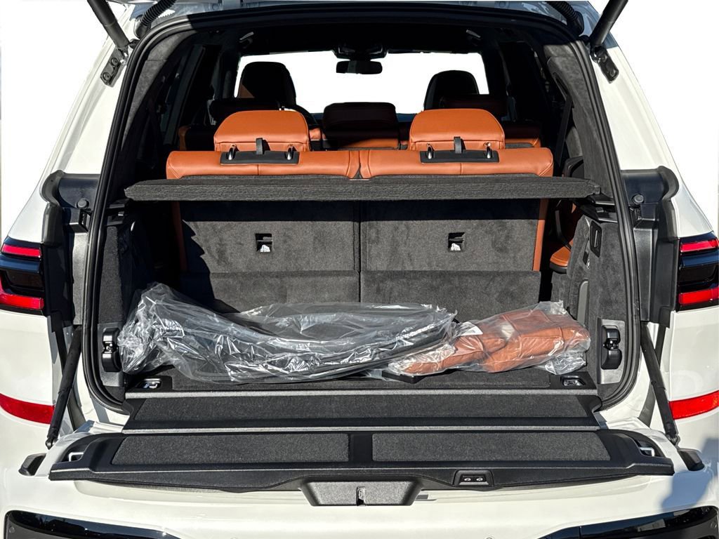 New 2026 BMW X7 M60i image 13