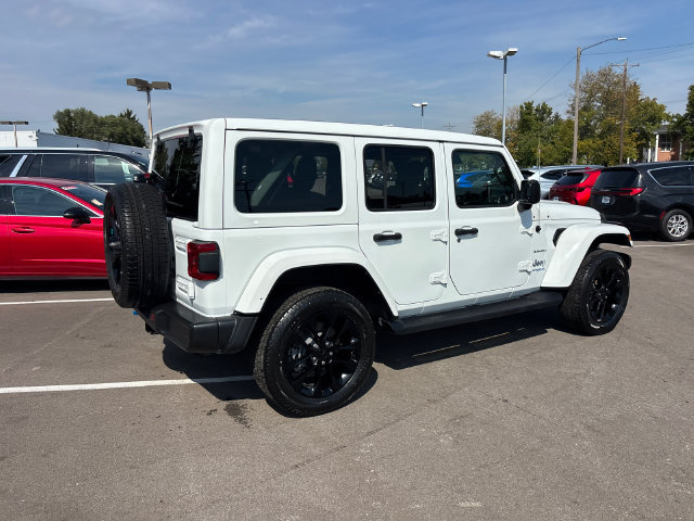 Used 2022 Jeep Wrangler Unlimited Sahara w/ Cold Weather Group AWD/4WD image 28