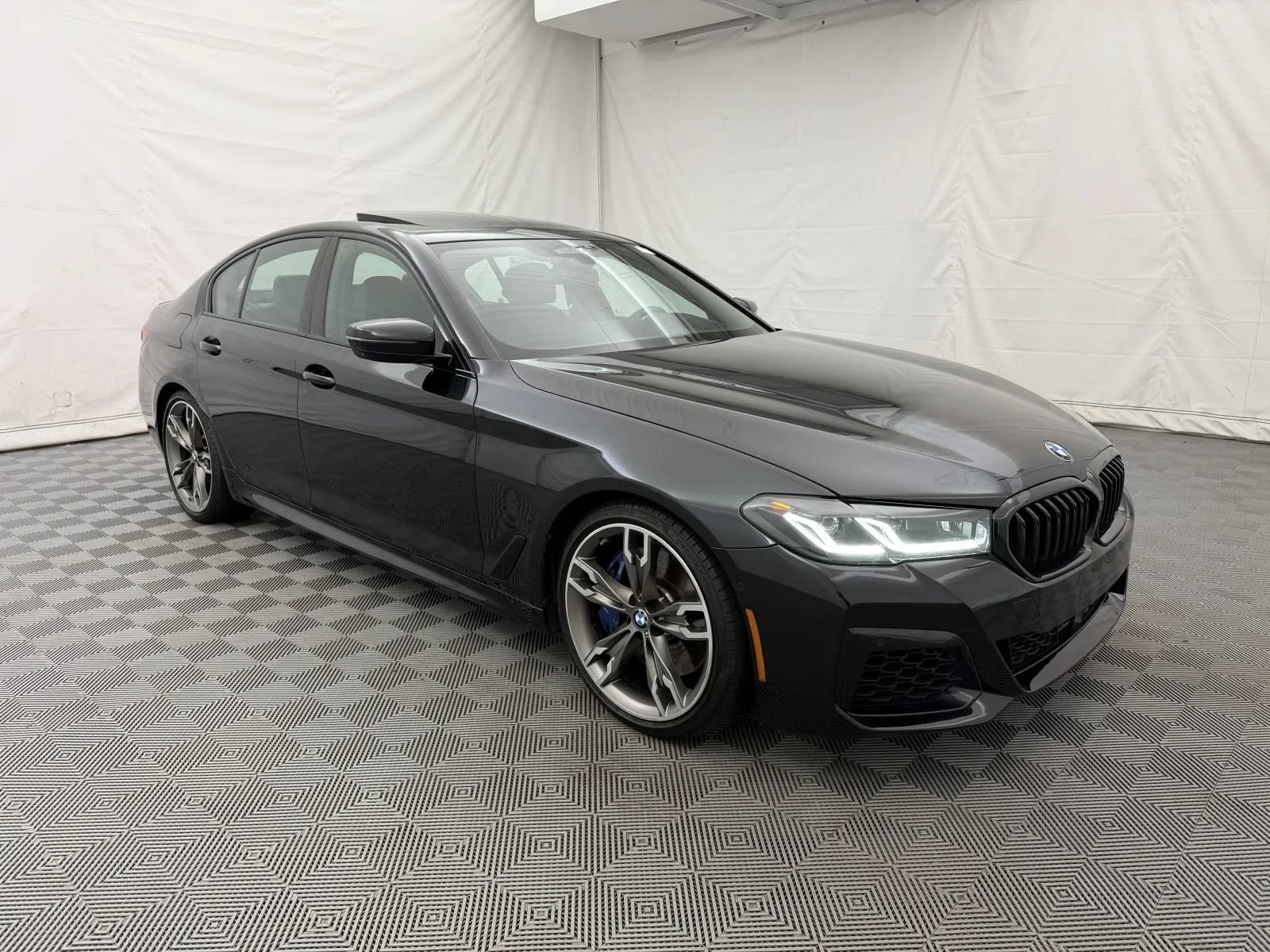 Used 2021 BMW M550i xDrive AWD/4WD image 4