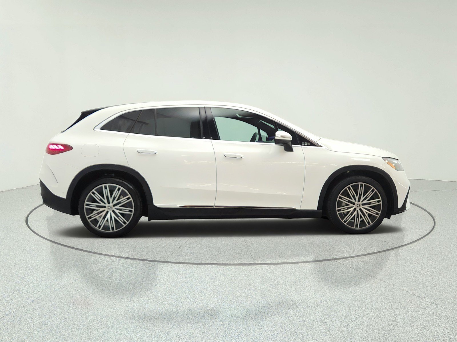 Certified 2023 Mercedes-Benz EQE 500 4MATIC SUV w/ Exclusive Trim Package image 4