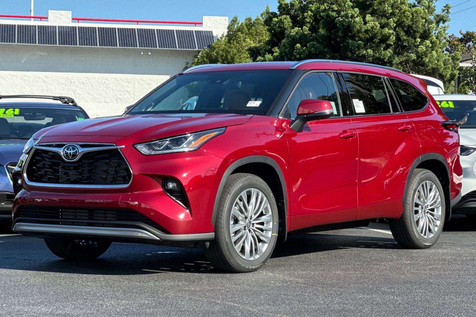 New 2025 Toyota Highlander Platinum image 2