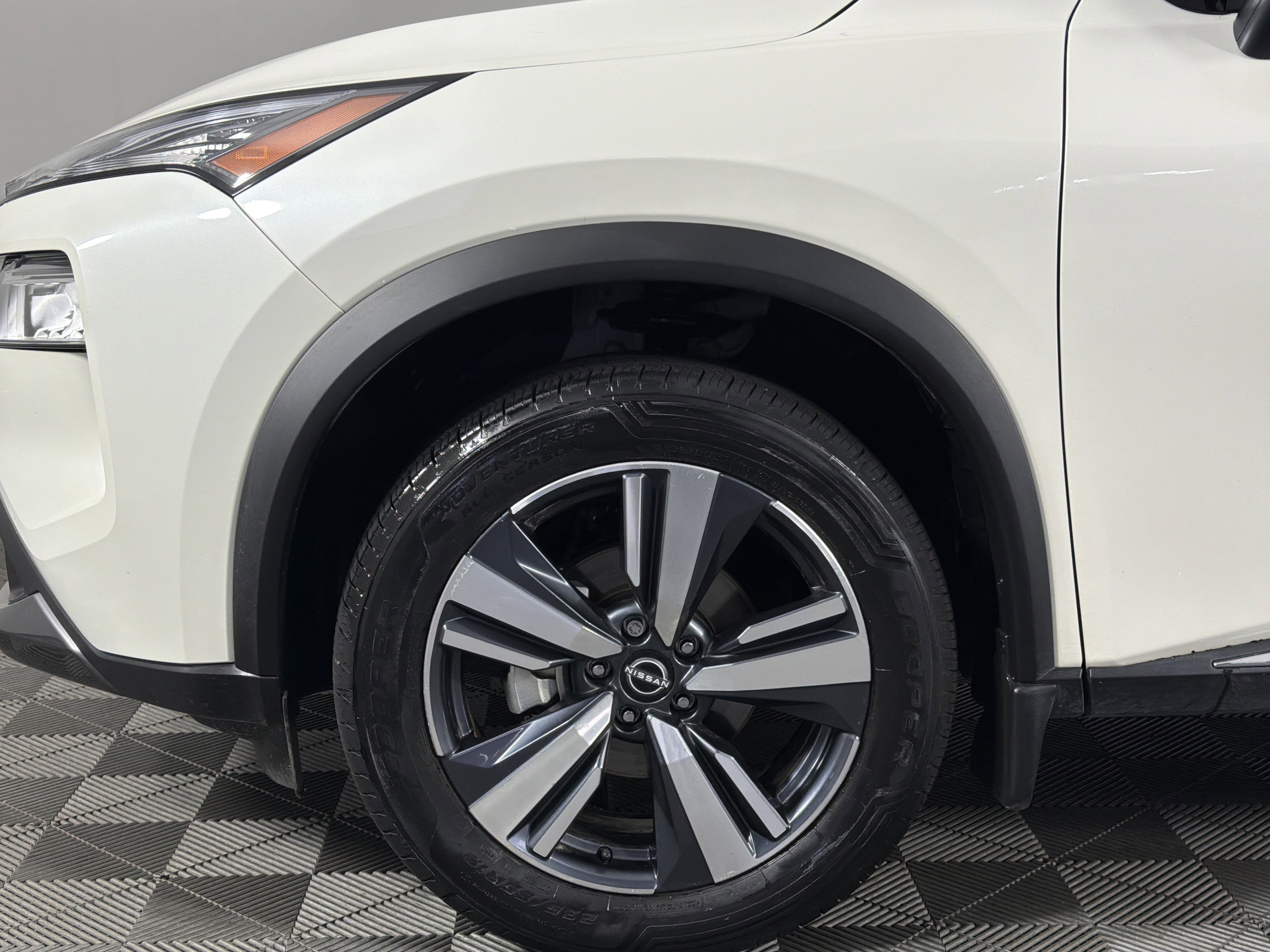 Used 2023 Nissan Rogue SL image 4