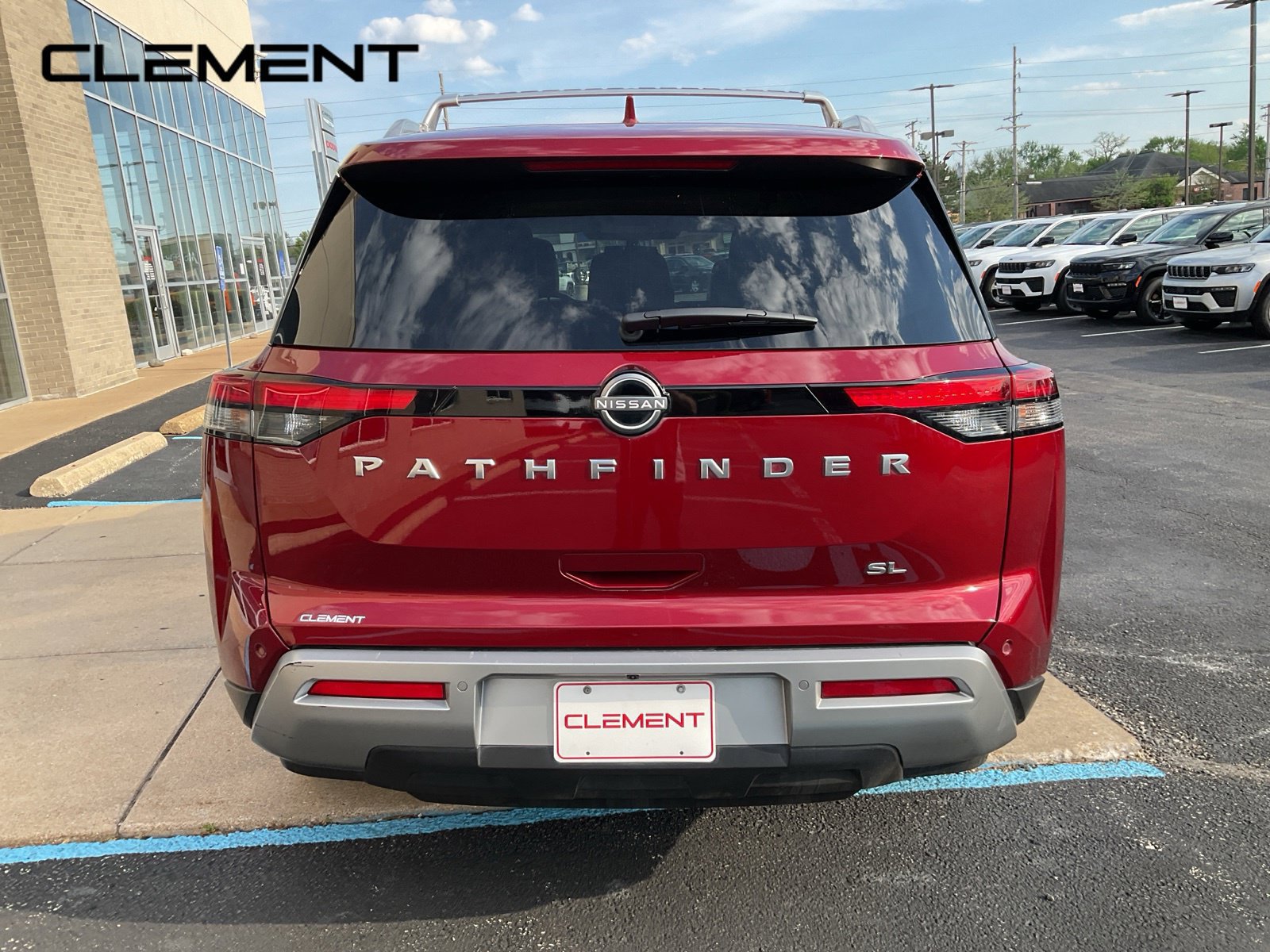 Used 2024 Nissan Pathfinder SL FWD image 6
