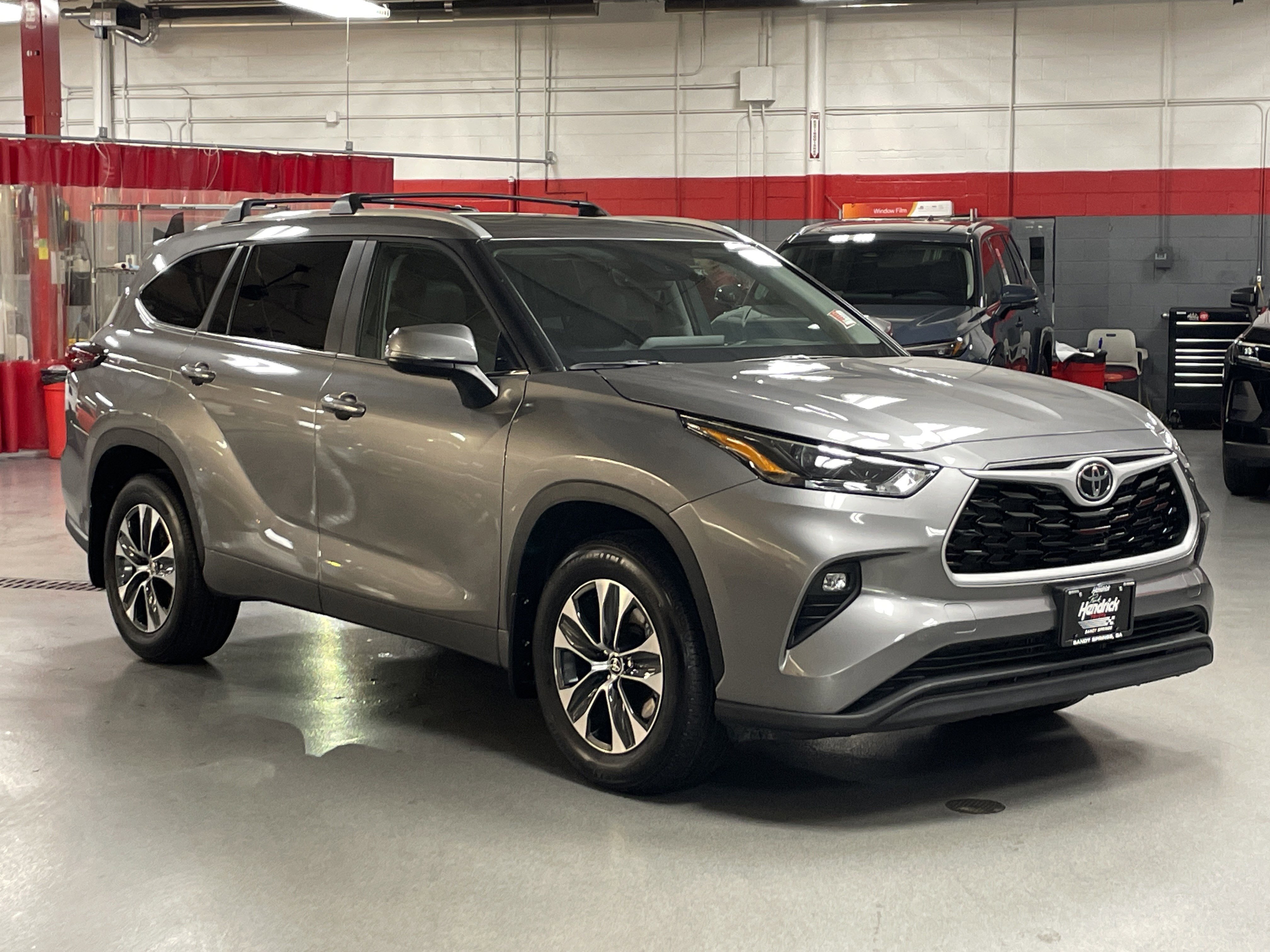 Used 2026 Toyota Highlander XLE image 2