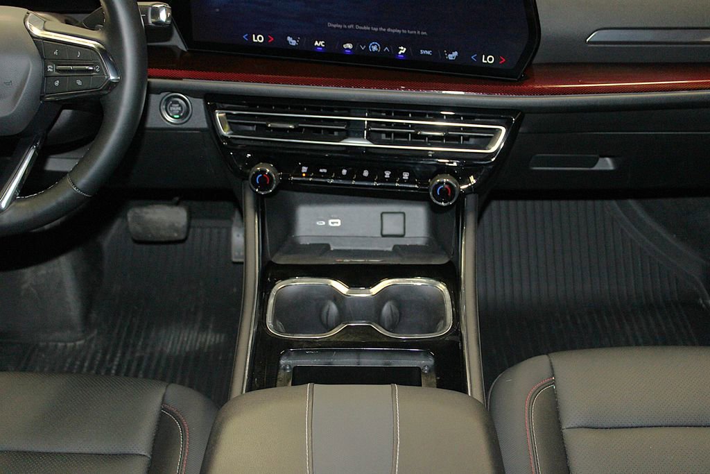 Used 2025 Chevrolet Traverse Z71 w/ LPO, Floor Liner Package AWD/4WD image 22