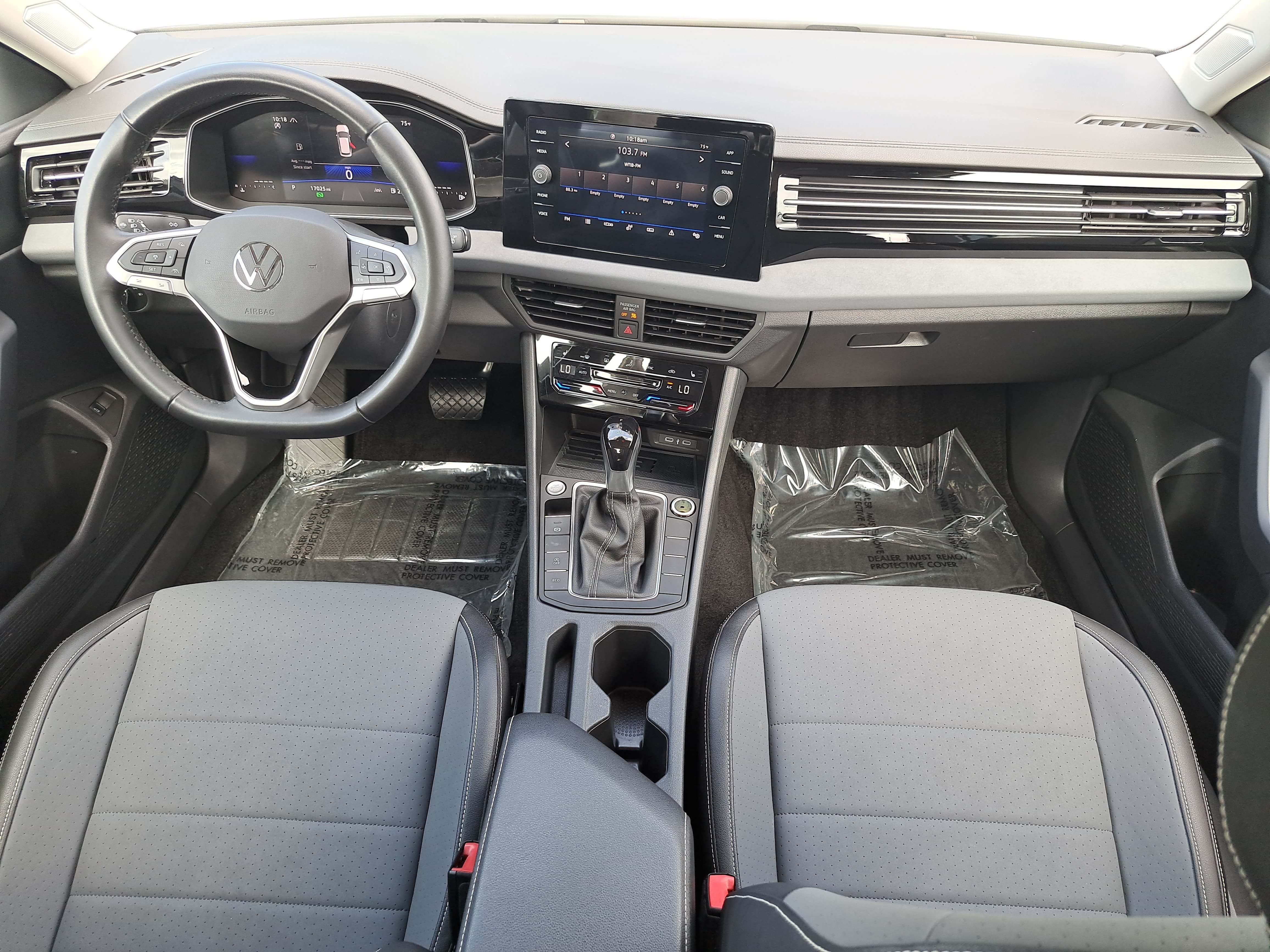 Certified 2025 Volkswagen Jetta SE w/ Black Wheel Package FWD image 9