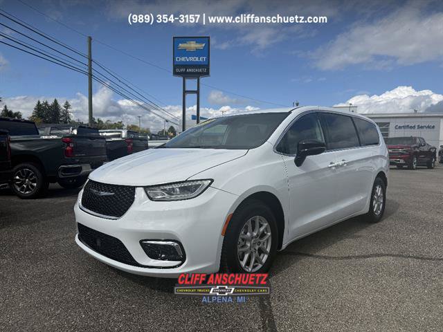 Used 2024 Chrysler Pacifica Touring-L FWD image 1