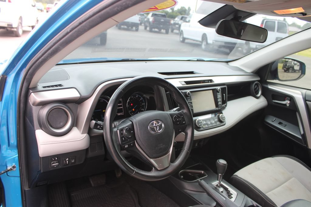 Used 2018 Toyota RAV4 XLE AWD/4WD image 23