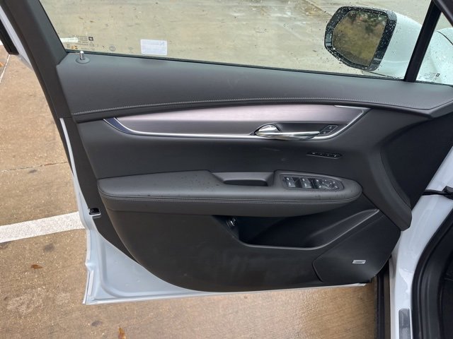 New 2025 Cadillac XT6 Luxury image 14