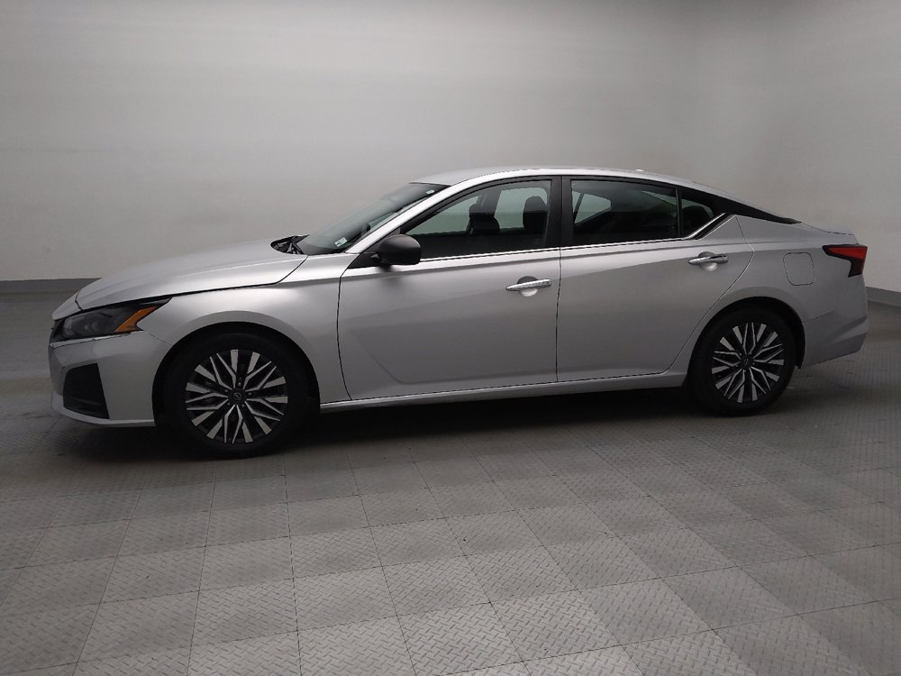 Used 2024 Nissan Altima 2.5 SV image 2