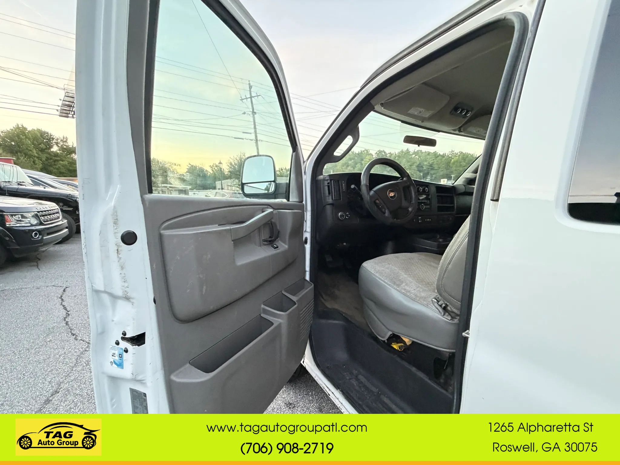 Used 2017 Chevrolet Express 3500 LT w/ LT Preferred Equipment Group RWD image 13