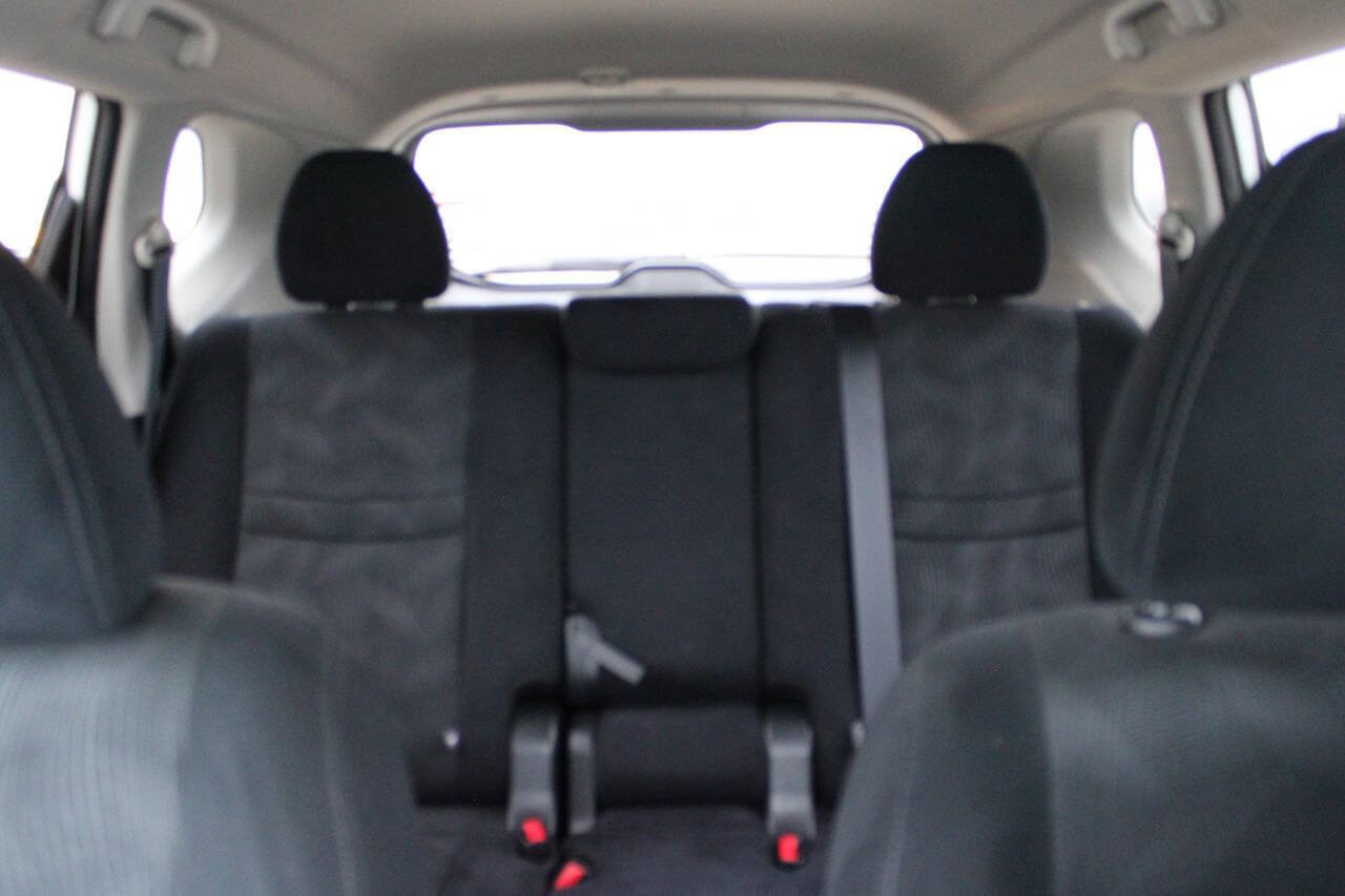 Used 2016 Nissan Rogue S w/ Appearance Package image 12