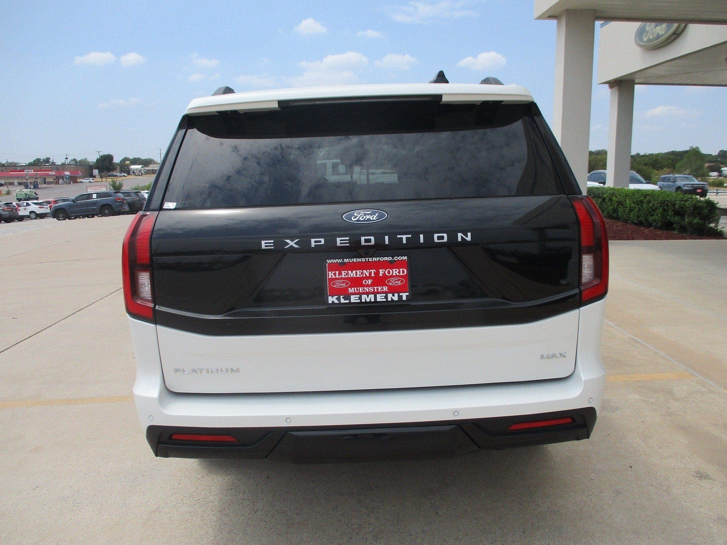New 2027 Ford Expedition Max Platinum w/ Driver's Package RWD image 3
