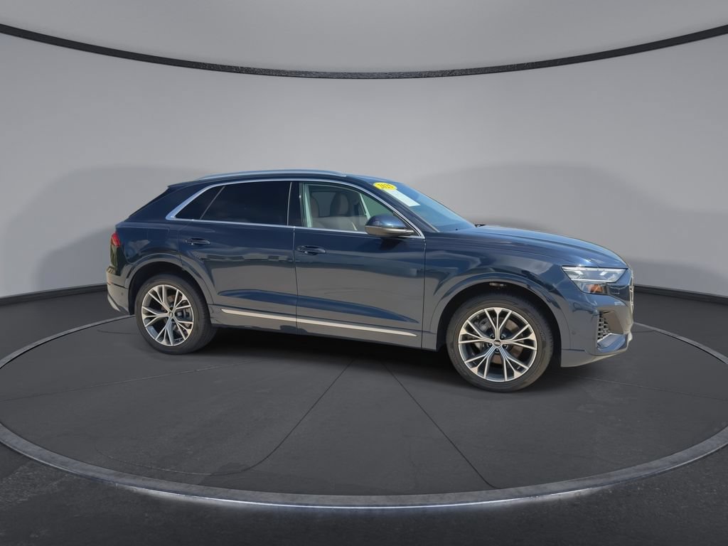 Used 2025 Audi Q8 Premium AWD/4WD image 2