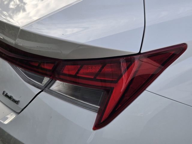 Used 2023 Hyundai Elantra Limited FWD image 8