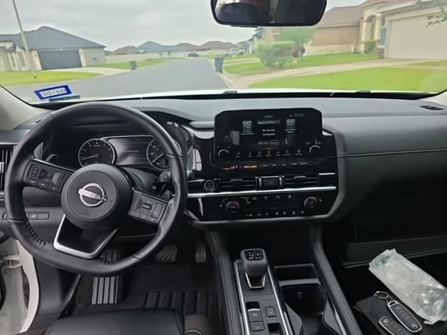 Used 2023 Nissan Pathfinder SL FWD image 8