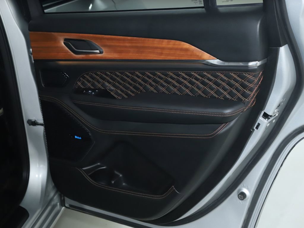 Used 2024 Jeep Grand Cherokee L Summit image 34