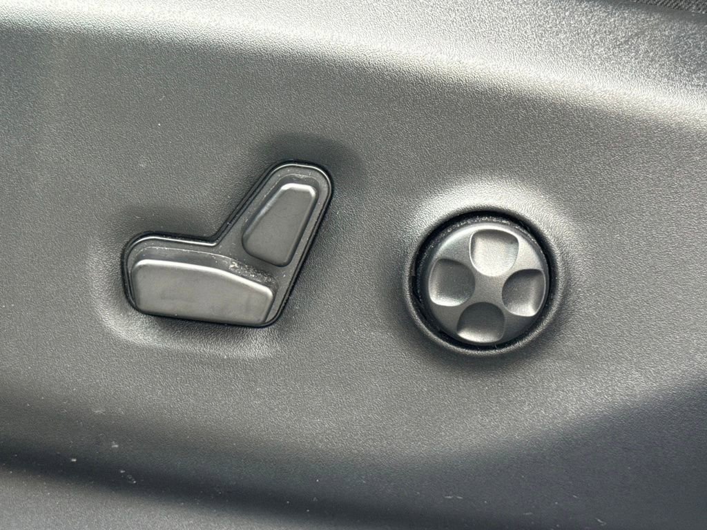 Used 2024 Chrysler Pacifica Limited w/ S Appearance Package image 32