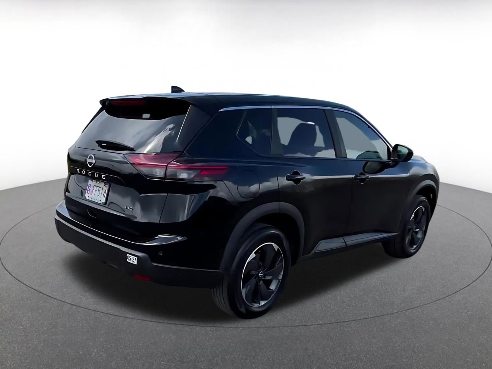 Used 2025 Nissan Rogue SV image 15