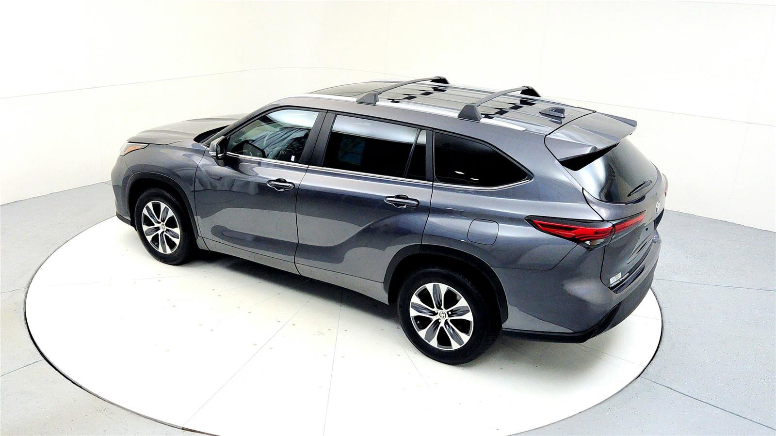 Certified 2023 Toyota Highlander XLE image 16