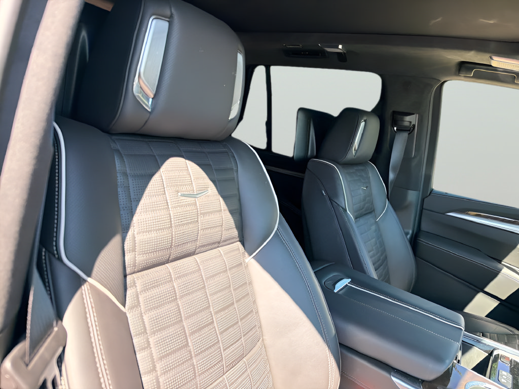 Used 2026 Cadillac Escalade Platinum Sport w/ LPO, ONYX Package AWD/4WD image 36
