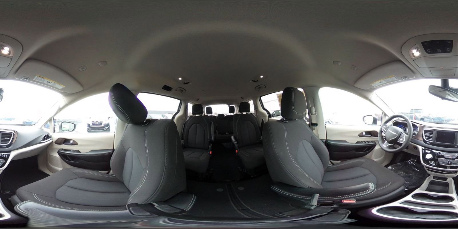 Used 2023 Chrysler Voyager LX image 44