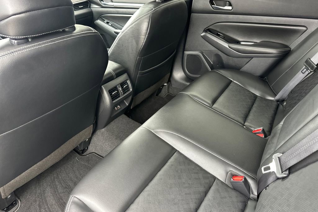 Used 2024 Nissan Altima 2.5 SL FWD image 12