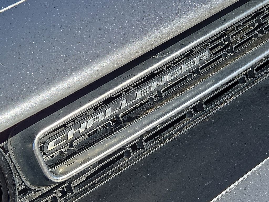 Used 2015 Dodge Challenger SXT image 11