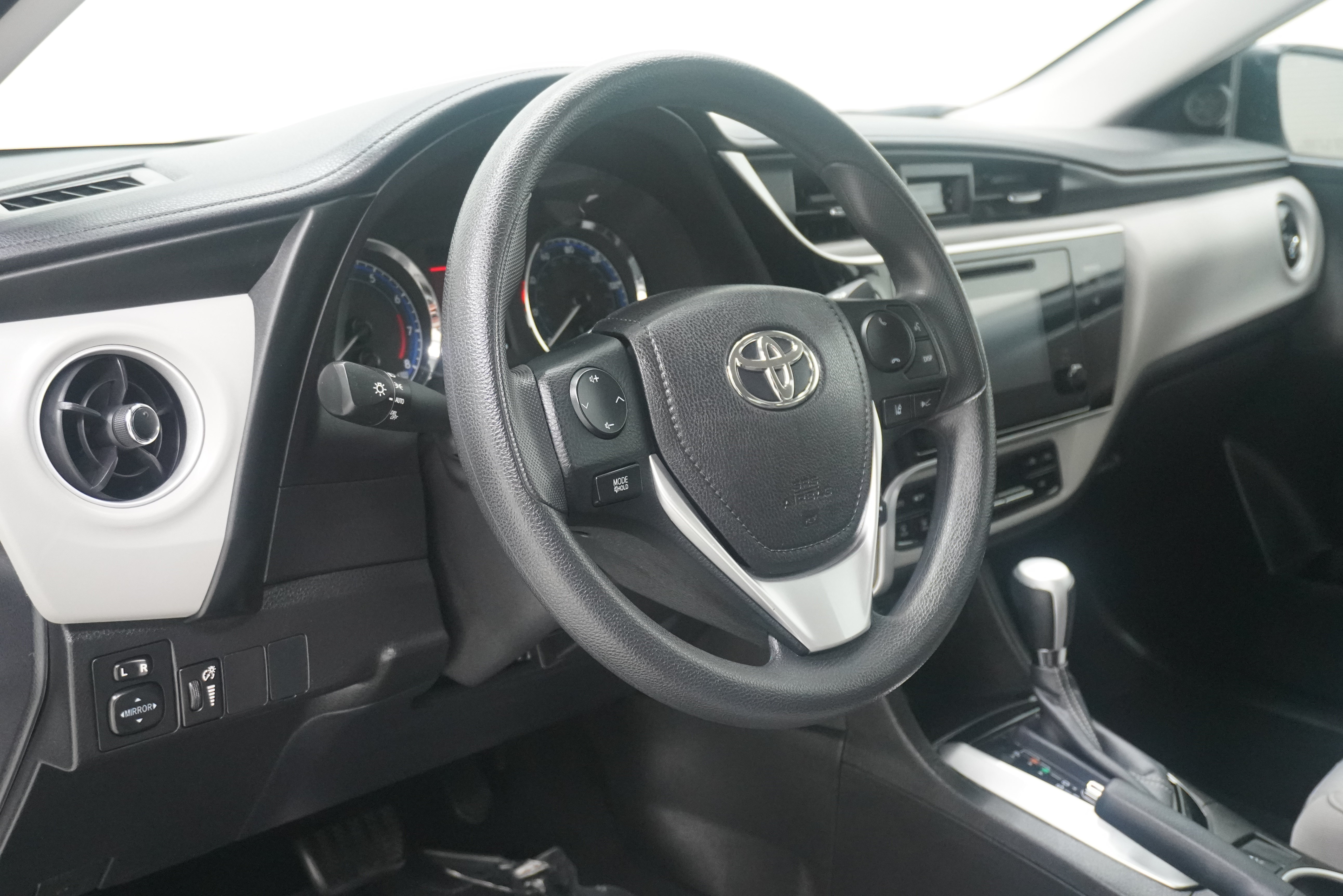 Used 2017 Toyota Corolla LE FWD image 10