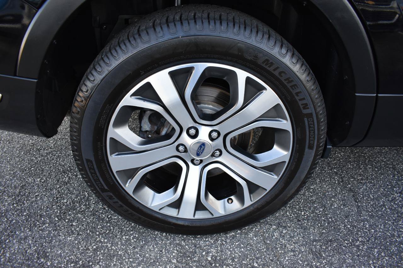 Used 2019 Ford Explorer Platinum AWD/4WD image 33