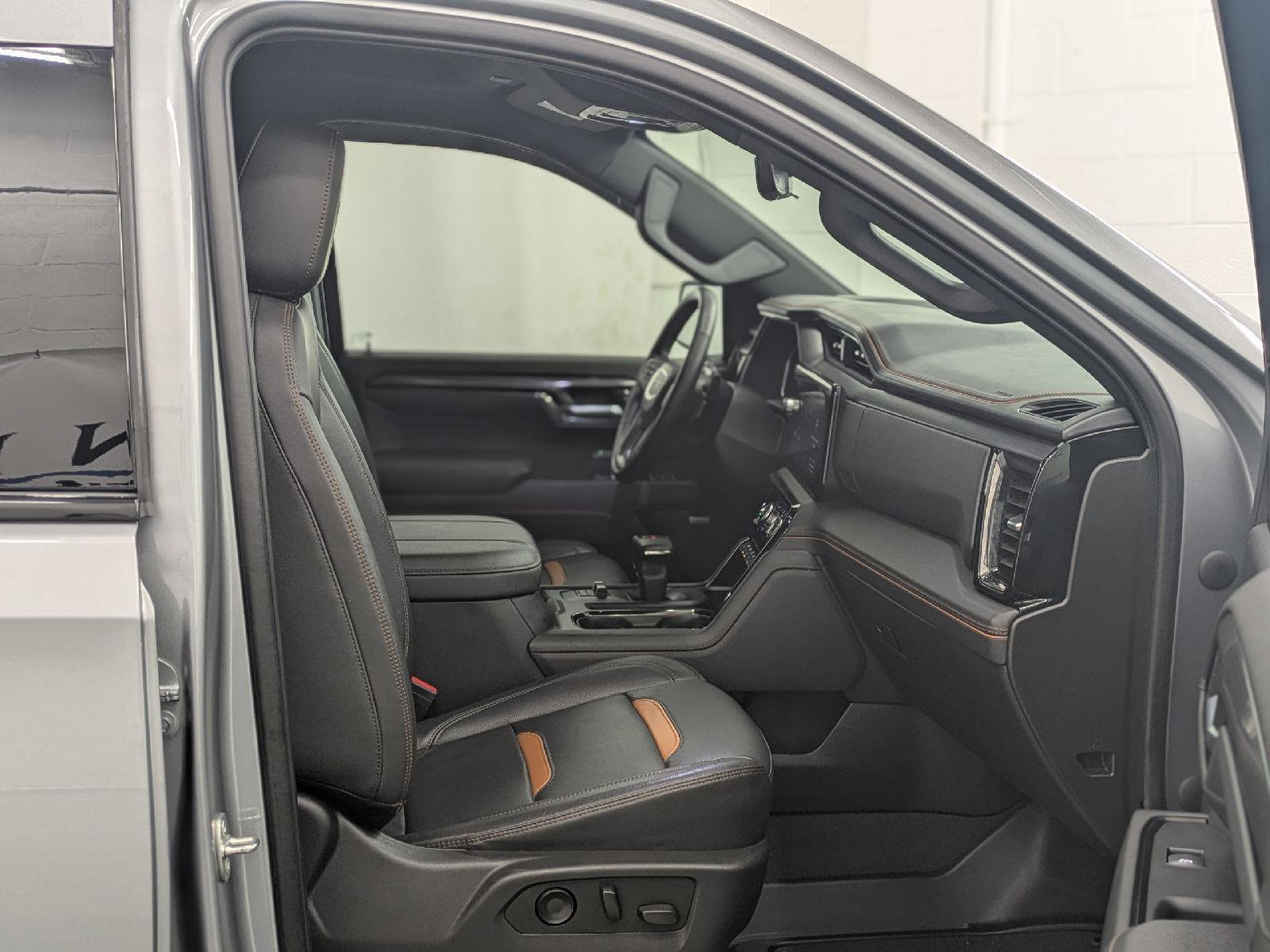 Used 2023 GMC Sierra 1500 AT4 w/ Technology Package image 8