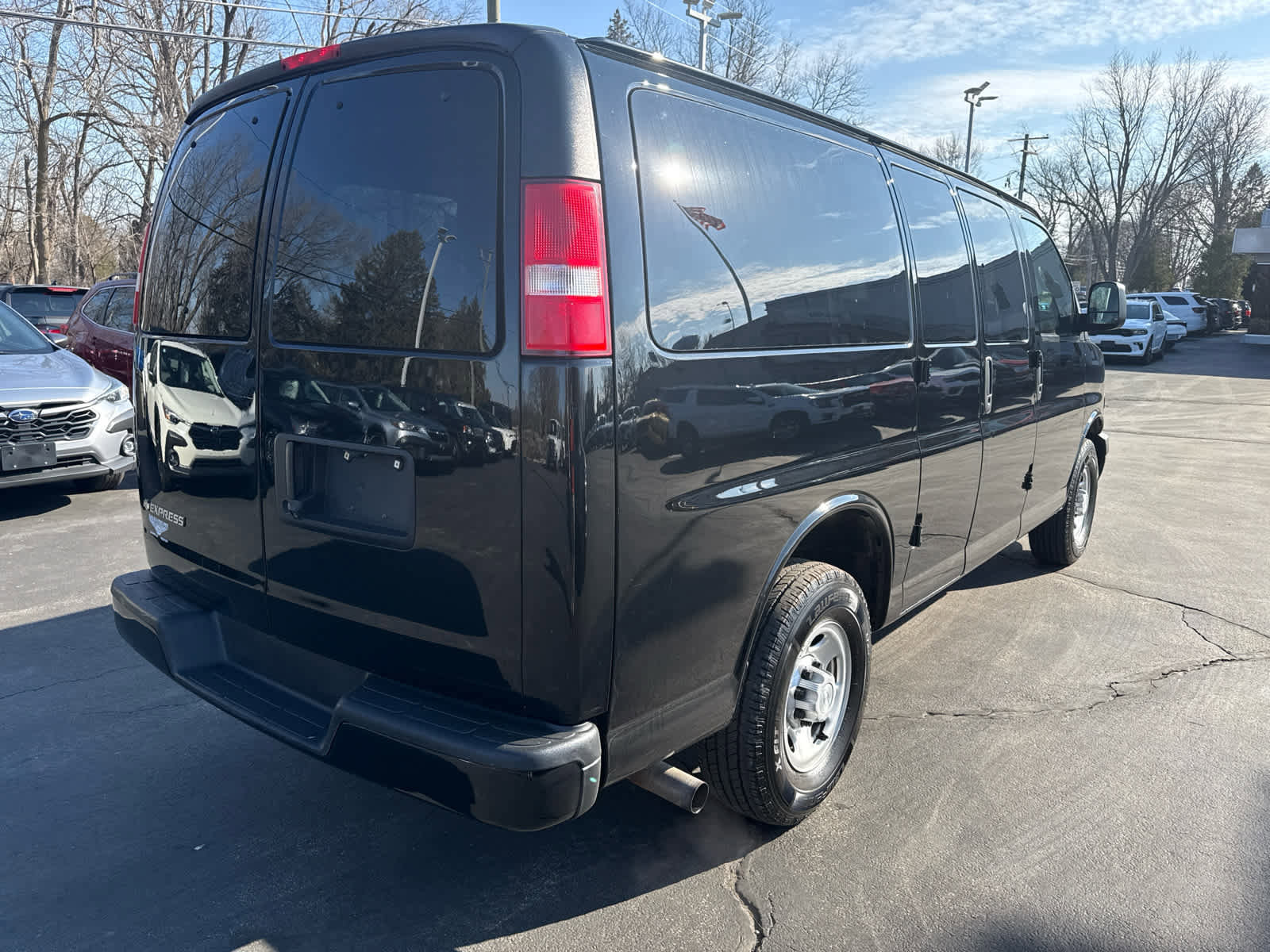 Used 2018 Chevrolet Express 2500 LS w/ Driver Convenience Package RWD image 3
