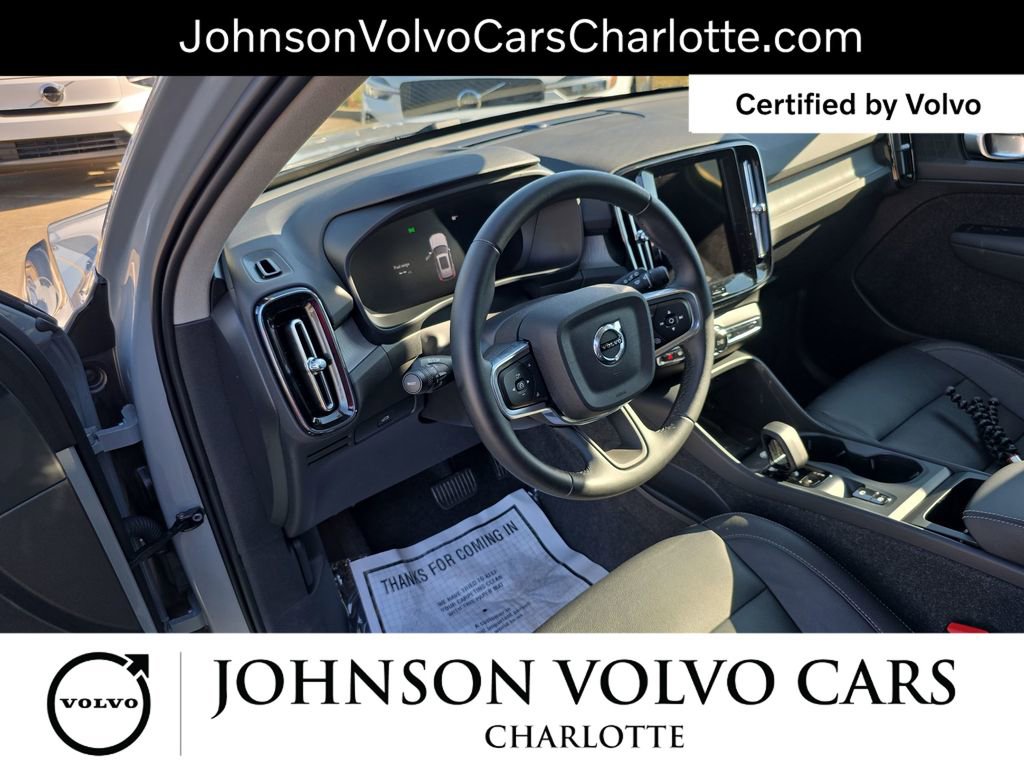 Used 2025 Volvo XC40 B5 Core image 16