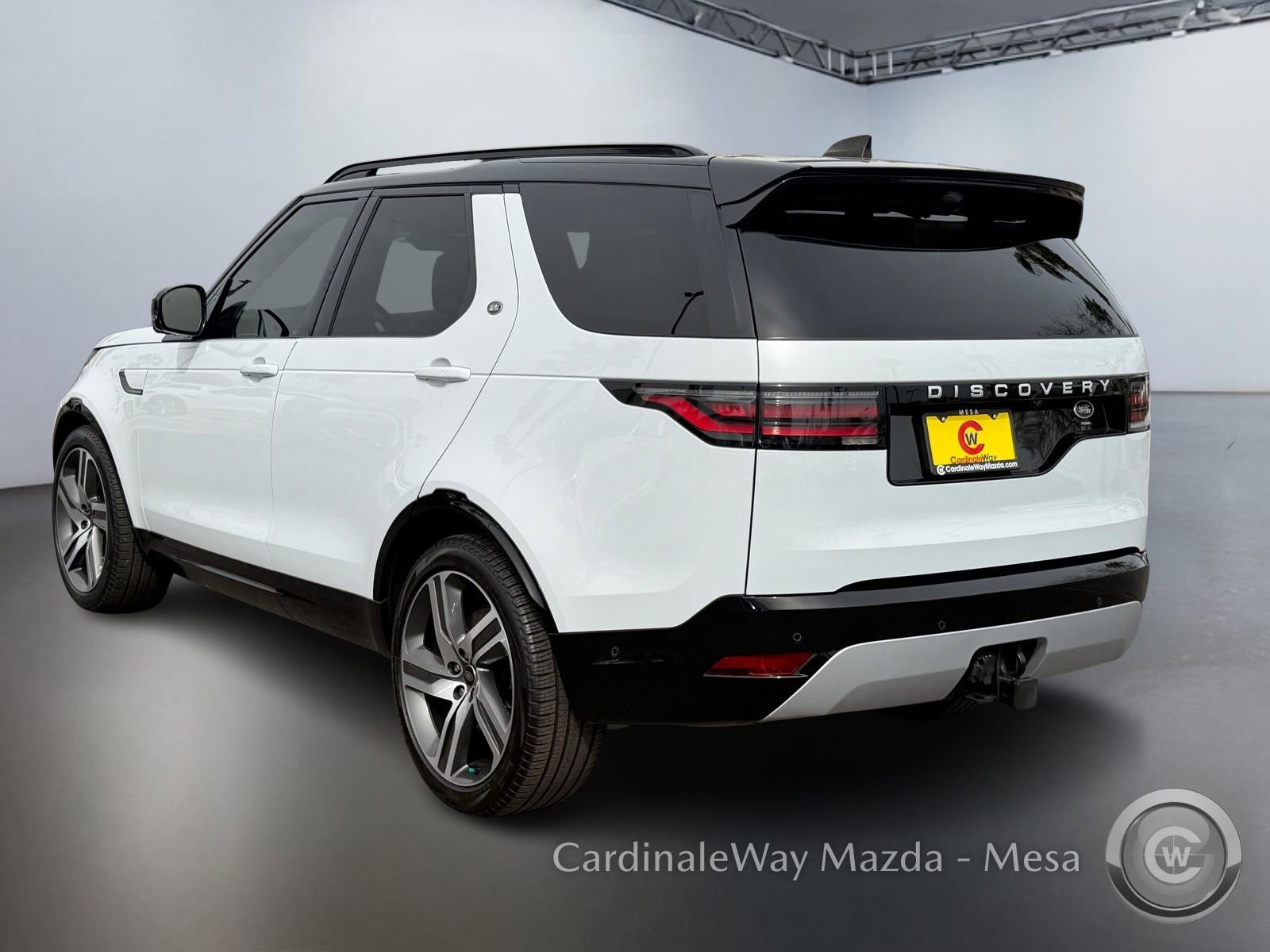 Used 2023 Land Rover Discovery Metropolitan Edition image 7