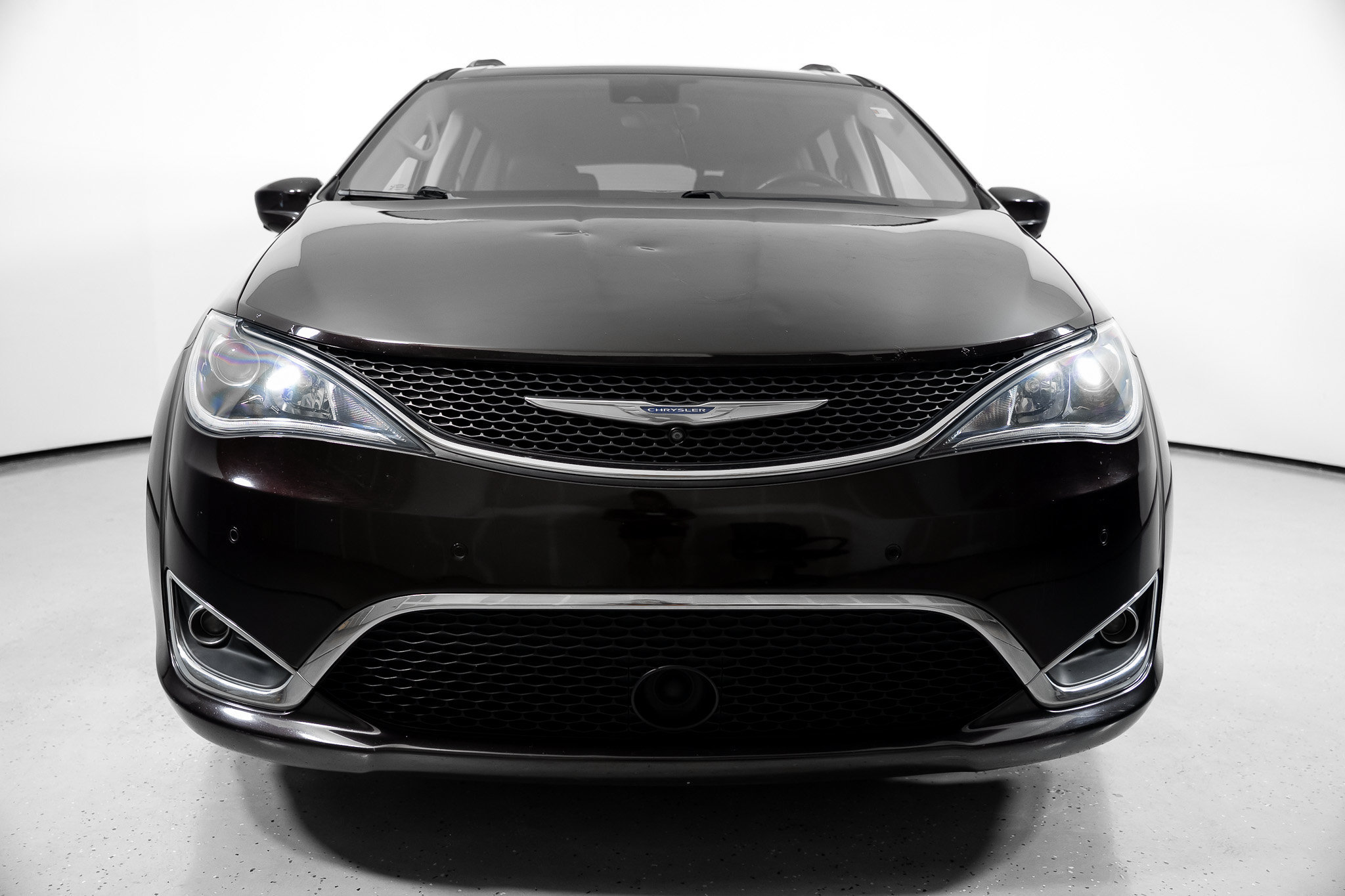 Used 2018 Chrysler Pacifica Touring-L w/ Advanced Safetytec Group FWD image 18