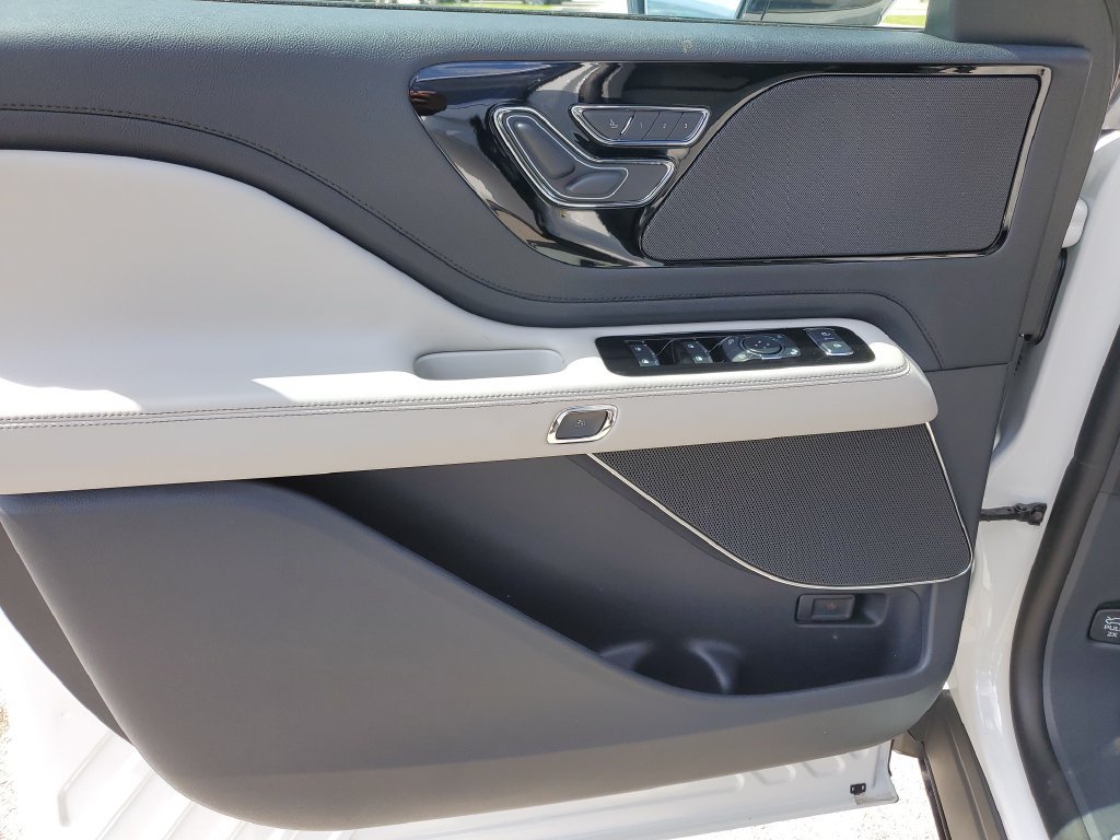 New 2026 Lincoln Aviator 2WD image 18
