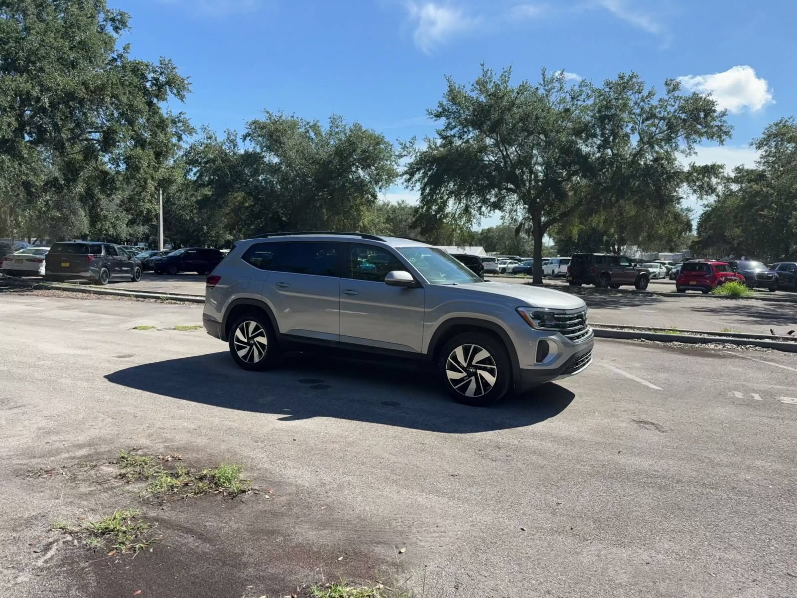 Used 2026 Volkswagen Atlas SE FWD image 2