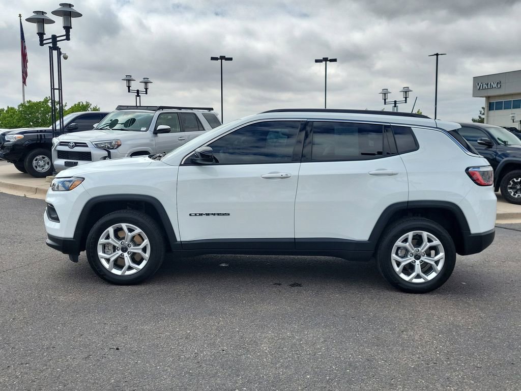 Used 2025 Jeep Compass Latitude AWD/4WD image 7