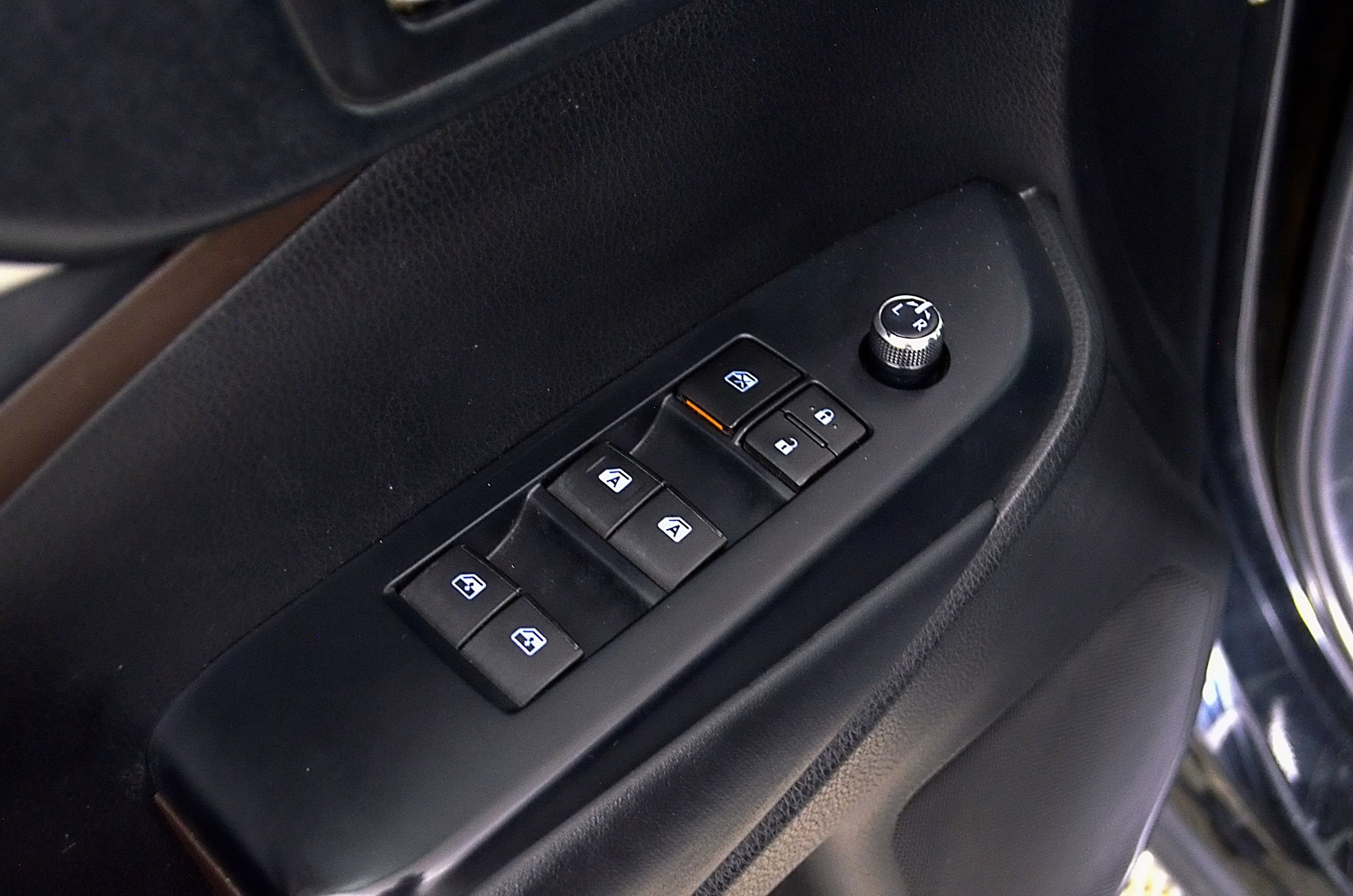 Used 2019 Toyota Highlander XLE AWD/4WD image 17