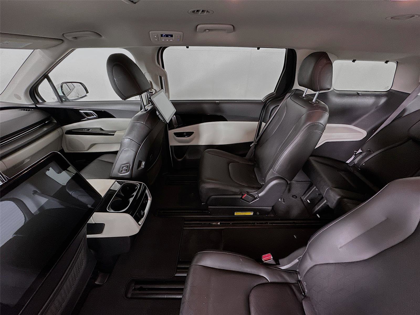 Used 2022 Kia Carnival SX image 11