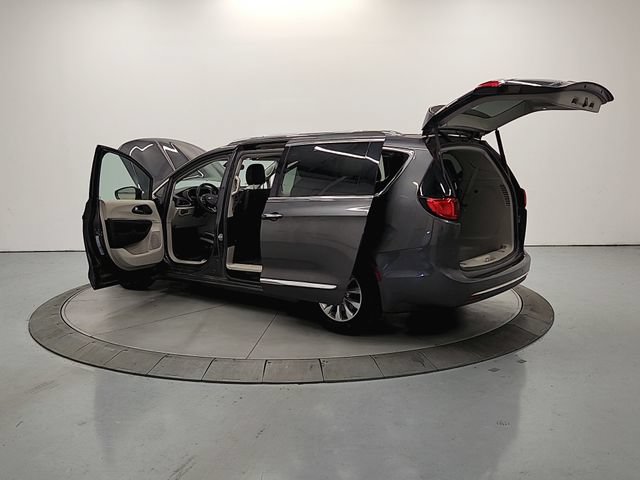 Used 2018 Chrysler Pacifica Touring-L FWD image 12