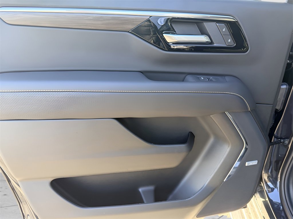 New 2026 Chevrolet Suburban Premier image 37