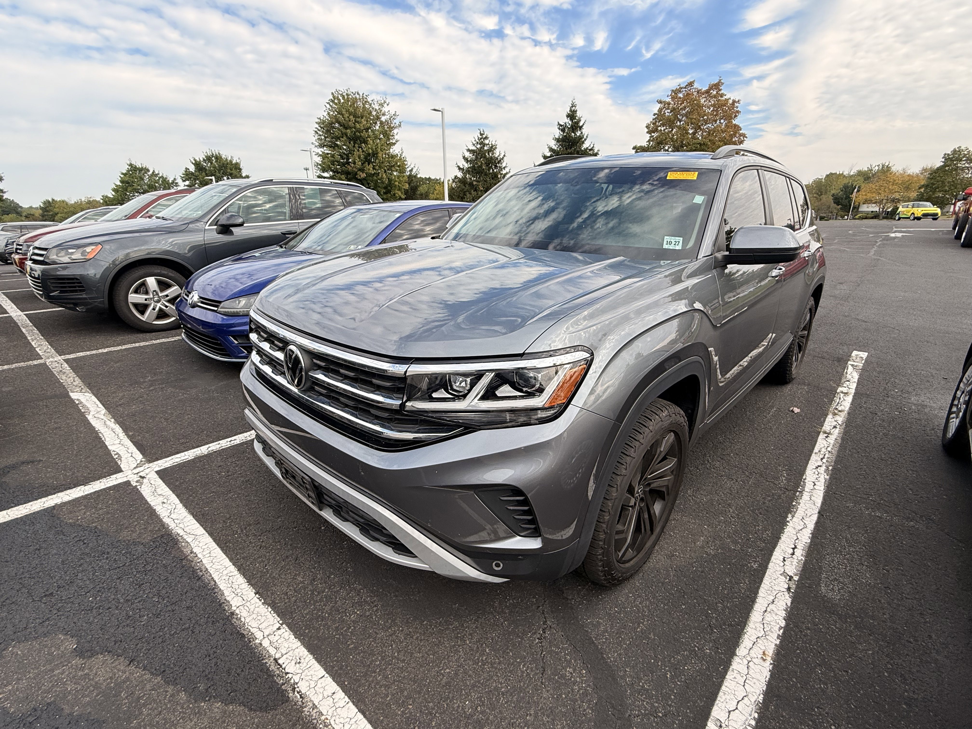 Used 2022 Volkswagen Atlas SE w/ Black Wheel Package image 5