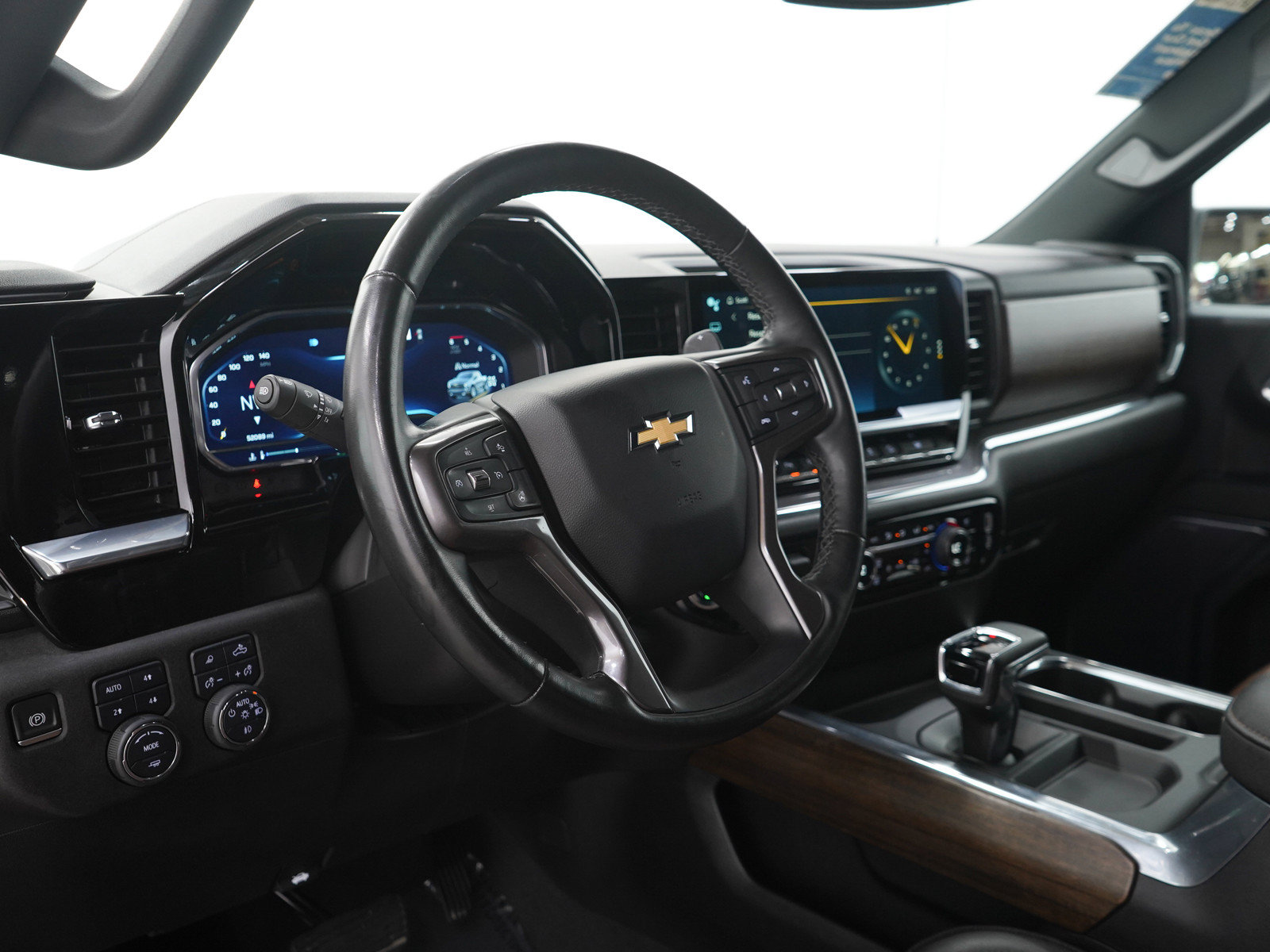 Used 2023 Chevrolet Silverado 1500 High Country w/ Z71 Off-Road Package AWD/4WD image 27