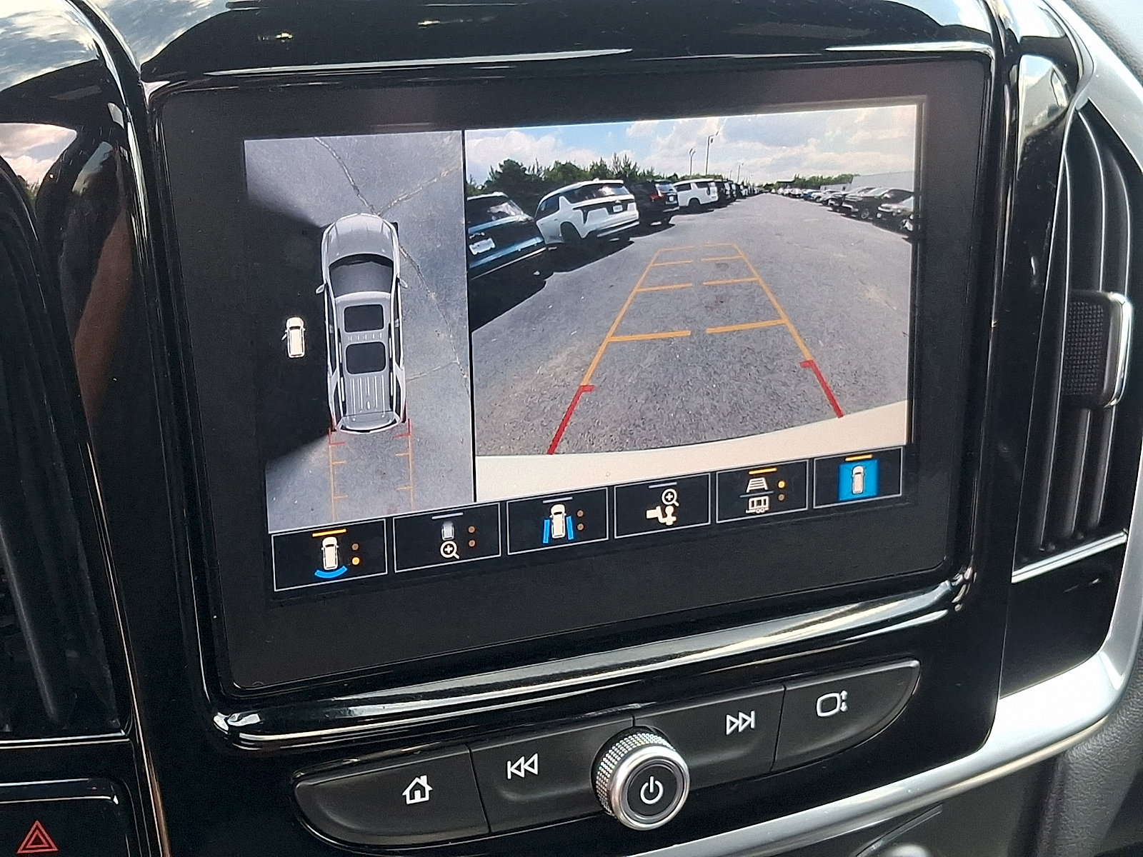 Used 2023 Chevrolet Traverse RS w/ LPO, Floor Liner Package AWD/4WD image 19