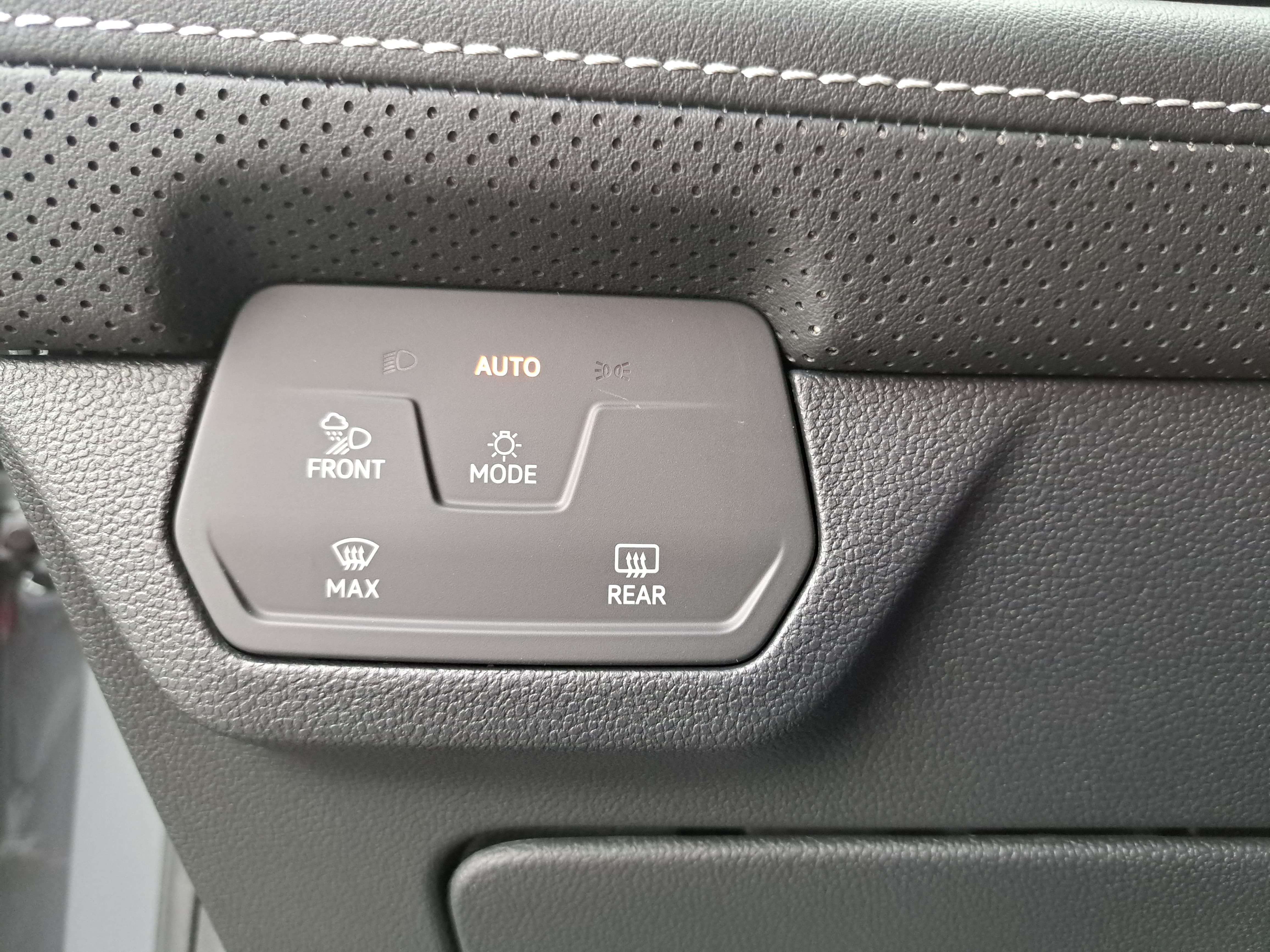 New 2026 Volkswagen Atlas Cross Sport SE FWD image 24