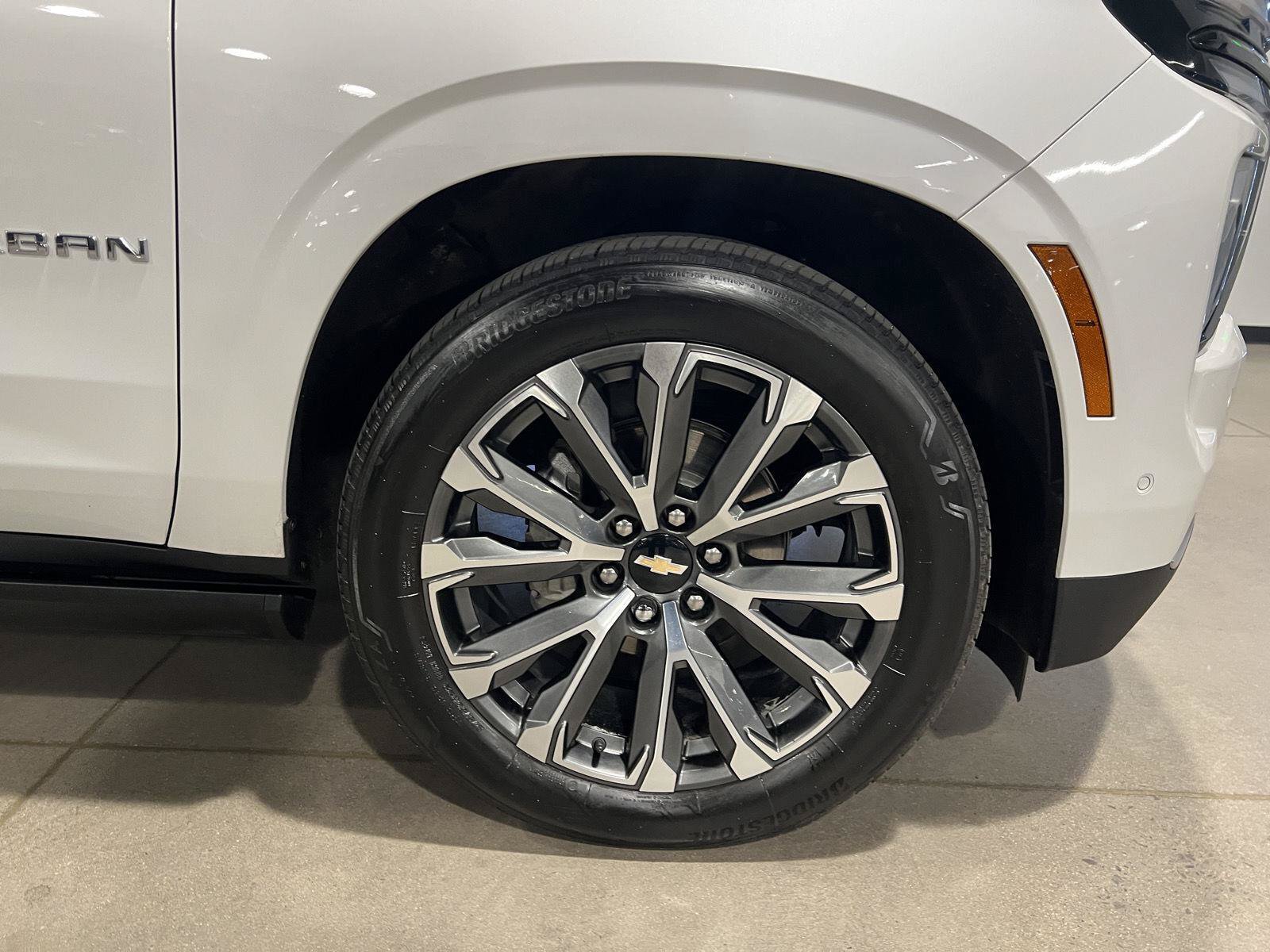 Used 2025 Chevrolet Suburban High Country AWD/4WD image 52