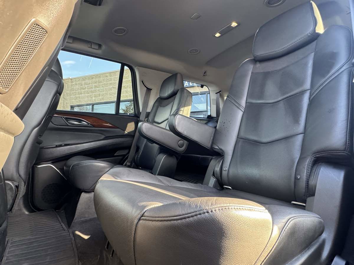Used 2018 Cadillac Escalade Premium Luxury image 43