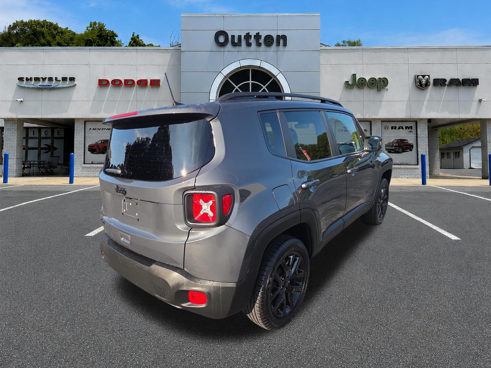Certified 2023 Jeep Renegade Altitude AWD/4WD image 4